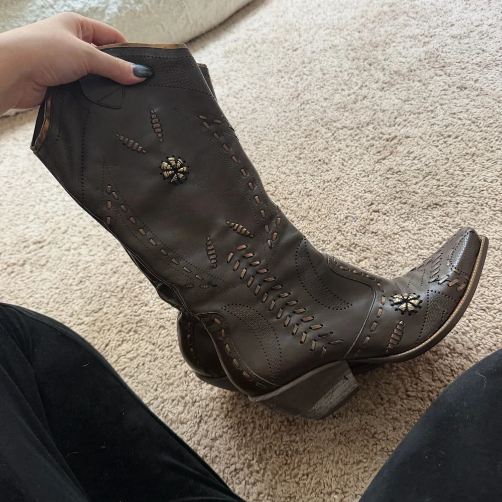 BCBG Y2K cowboy boots